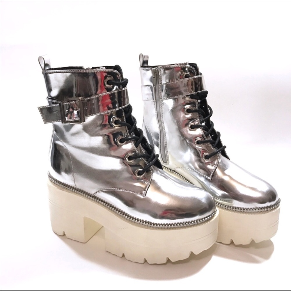 Hologram platform boots